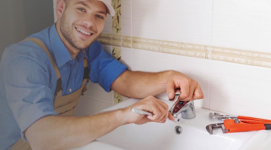 Expert burst pipe repair services in Mossville, IL